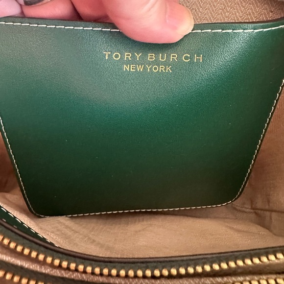 Tory Burch Miller Bucket Bag Green - Picture 11 of 15